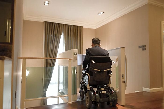 wheelchair lift of khun sitthichai on the top floor